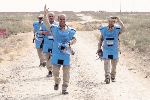 3 deminers back from the minefields
