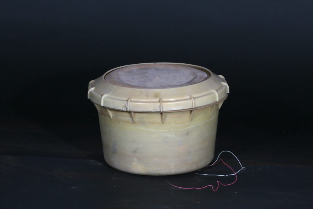 7-10 kg of homemade explosive, it contains a pressure switch under the lid that activates the detonator when stepped on.