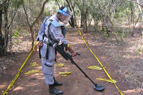 A-deminer-in-Sri-Lanka-conducts-internal-quality-control A deminer in Sri Lanka conducts quality control