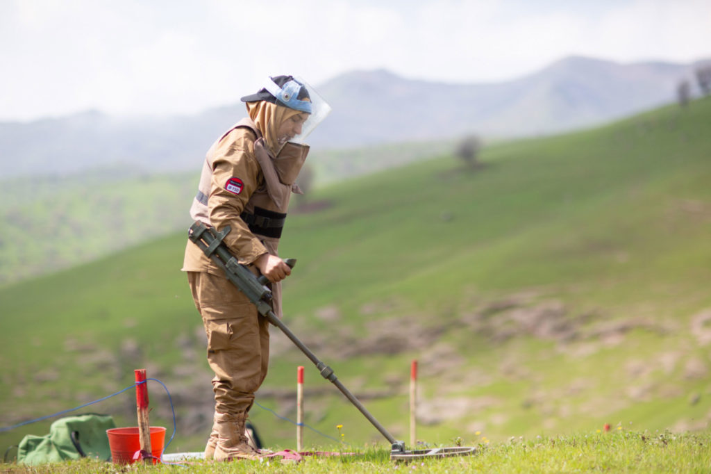 Iraqi deminer trained to the use of a detector