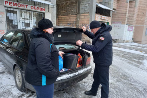 FSD employees using their private cars to buy essentials to equip a bomb shelter