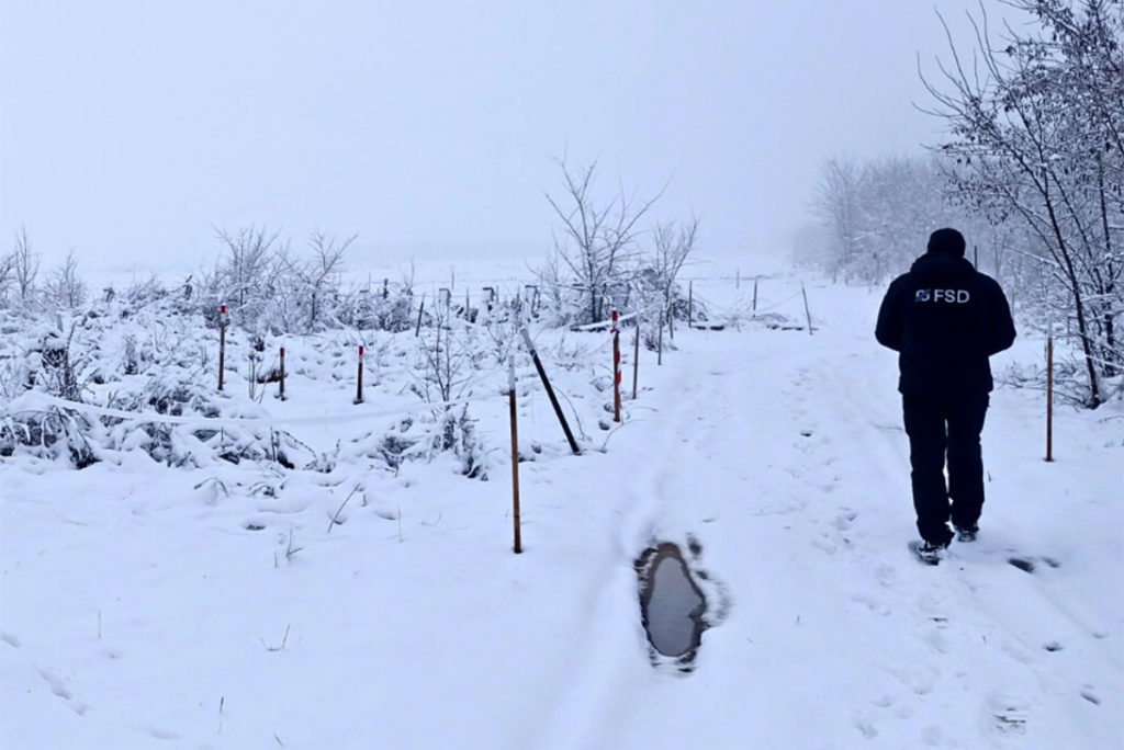 Our teams in the field sometimes work in extreme conditions, with snow and high temperatures causing great difficulty for deminers. (Ukraine, 2021)