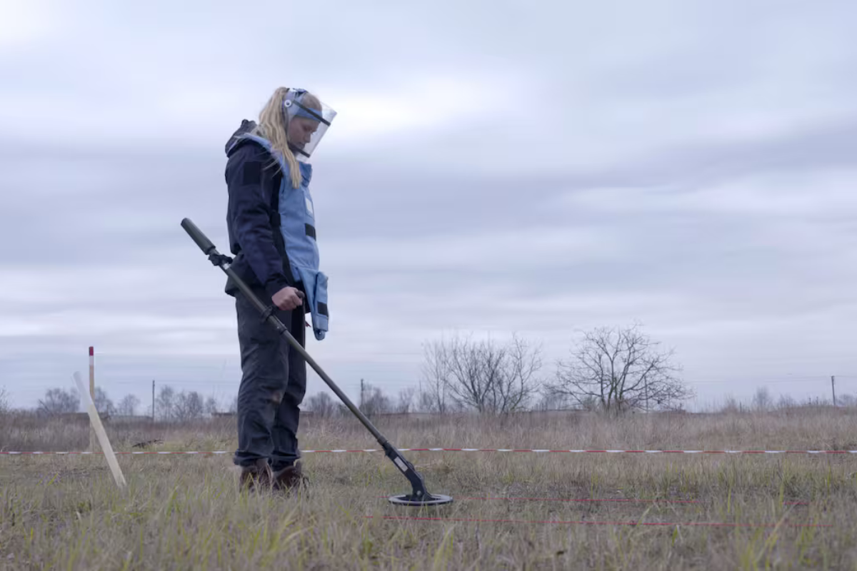 Nadiia Kudriavtseva working with a metal detector