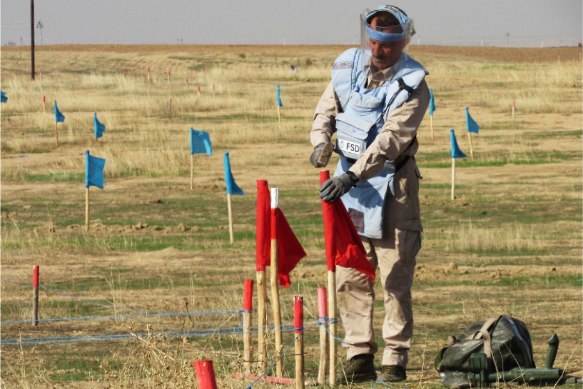 IQ-Arbidah Al Asriya-Deminer marks the hazard area ready for clearance